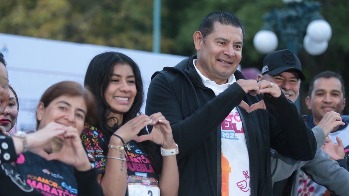 Fiesta deportiva reúne a 20 mil personas en el Maratón de Puebla 2025