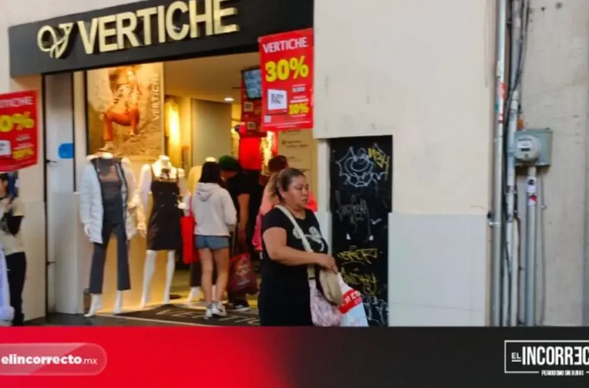  Poblanos aprovechan el Buen Fin para comprar ropa, calzado y adornos navideños