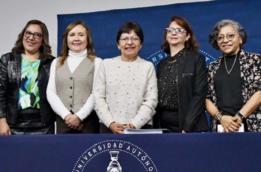  La Rectora Lilia Cedillo reconoce el reto que implica formar adolescentes en la Preparatoria Urbana Enrique Cabrera