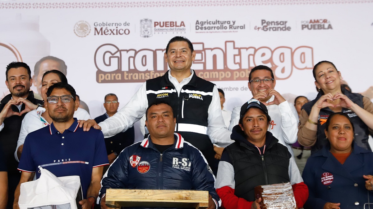 Mega entrega de apoyos para el campo, acto de justicia en Puebla