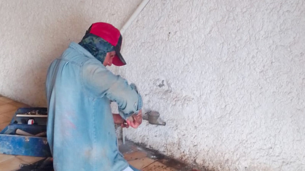 SOSAPACH atiende de manera inmediata reporte ciudadano por fuga de agua en la Zona Centro