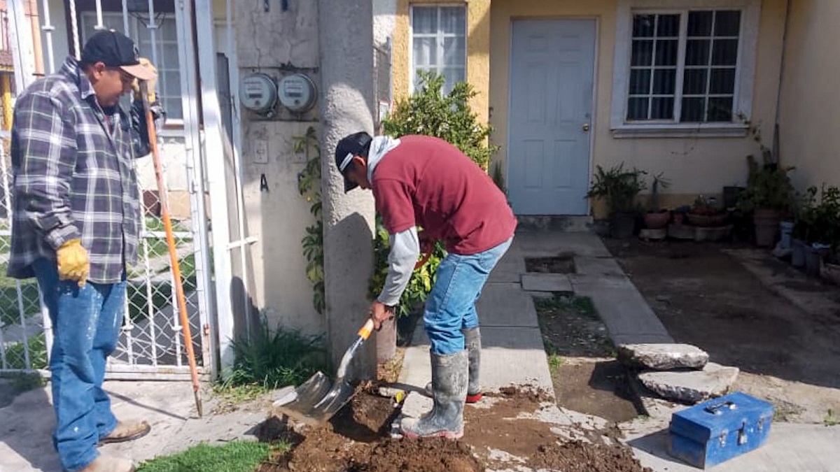 SOSAPACH atiende dos reportes ciudadanos por fugas de agua en Momoxpan y Mixquitla, en San Pedro Cholula