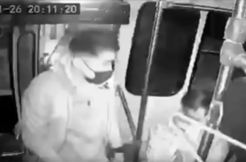  Cuatro sujetos asaltan una ruta del transporte público en la 20 Poniente (+VIDEO)