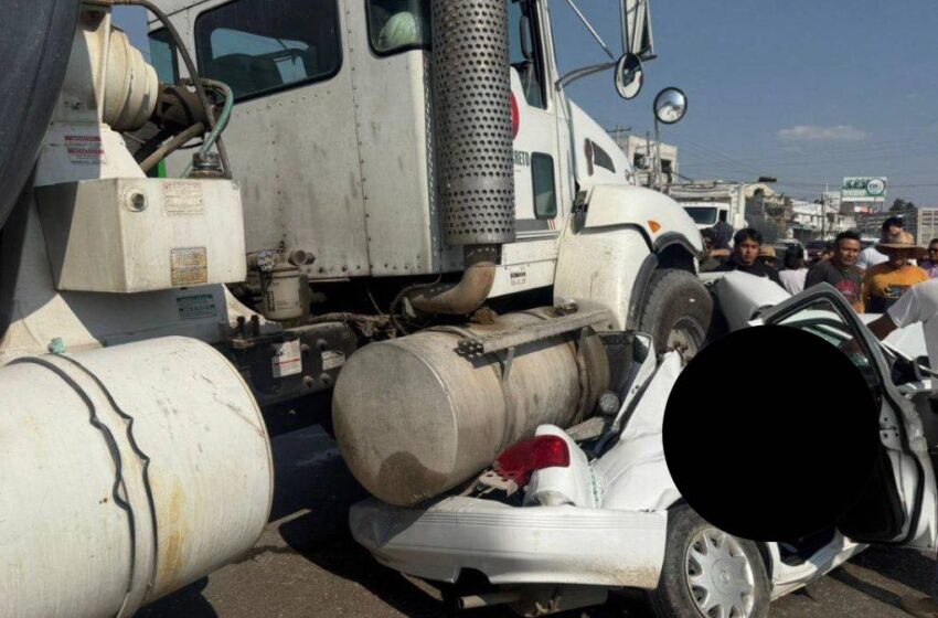  Tragedia en la Puebla–Tehuacán: dos mujeres pierden la vida tras ser embestidas por una revolvedora; conductor huyó del lugar