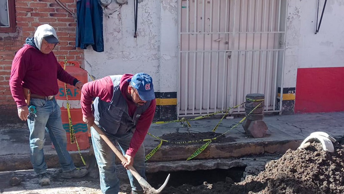 Atiende SOSAPACH reporte ciudadano por fuga de agua en la 7 Oriente