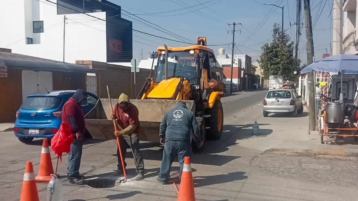 Atiende SOSAPACH reporte ciudadano y repara alcantarilla en Santiago Mixquitla