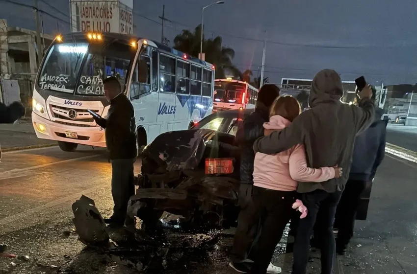  Conductor ebrio genera doble choque en la carretera federal Puebla-Tehuacán