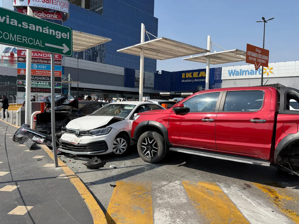 accidente vehicular se registró sobre la Vía Atlixcáyotl