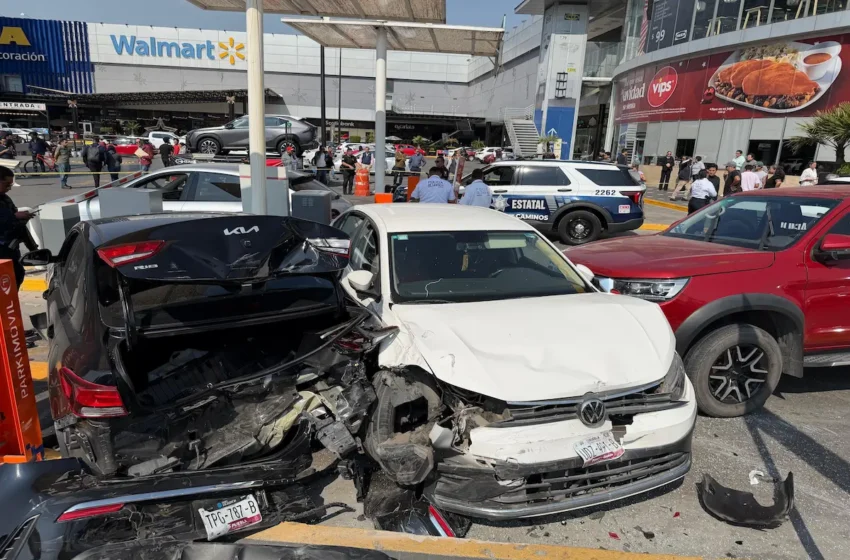  Brutal accidente deja una mujer muerta y siete lesionados sobre la Vía Atlixcáyotl