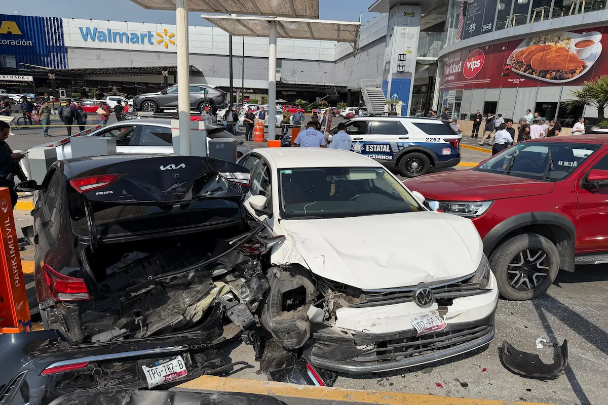accidente vehicular se registró sobre la Vía Atlixcáyotl