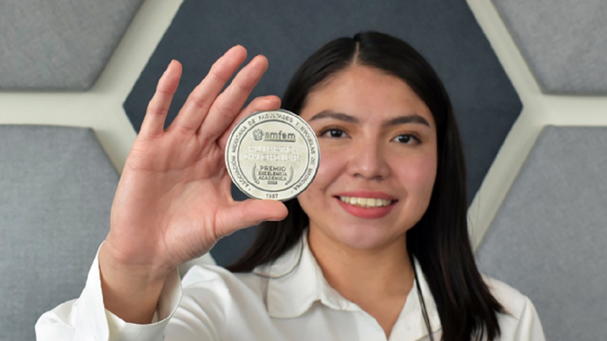 Obtiene pasante de Medicina de la BUAP Premio a la Excelencia Académica 2025