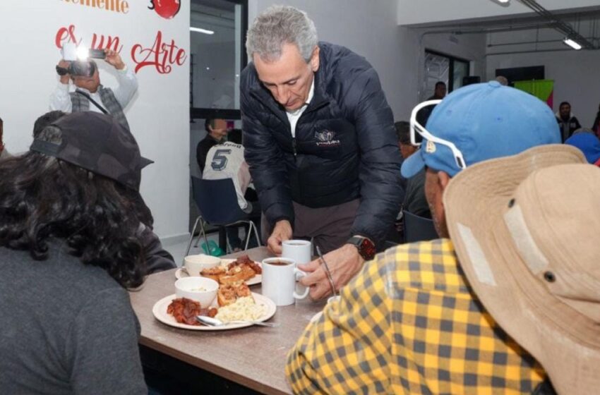  Pepe Chedraui y MariElise Budib encabezan convivencia navideña en el Dormitorio Municipal