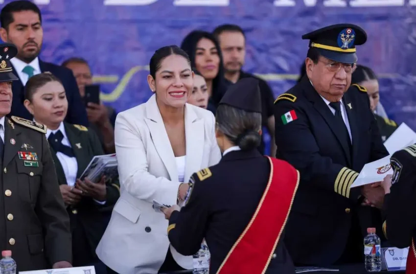  Recibe Lupita Cuautle la Venera “Gran Defensora de la Patria” en ceremonia de ascenso de la Academia Militarizada Ignacio Zaragoza