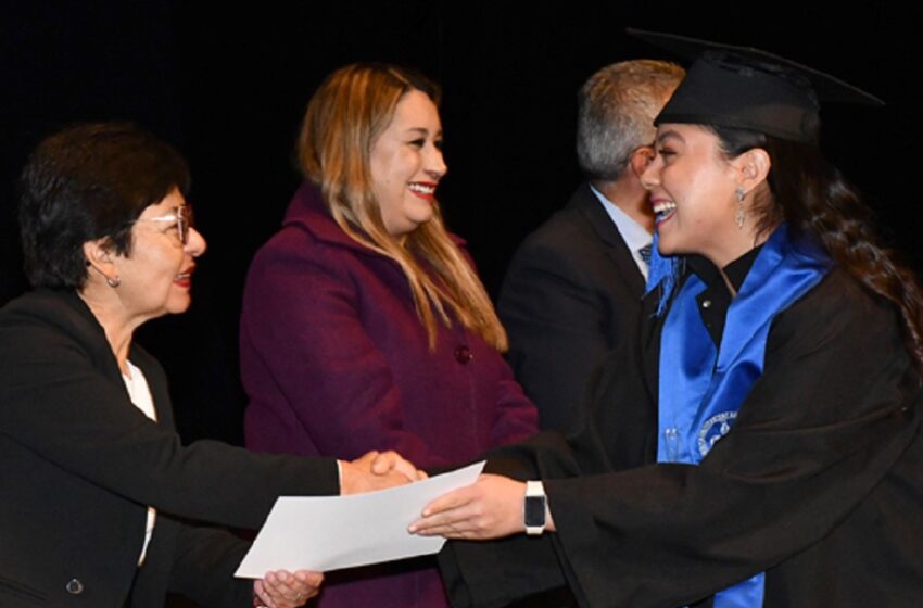 Rectora Lilia Cedillo preside graduación de la Licenciatura en Estomatología