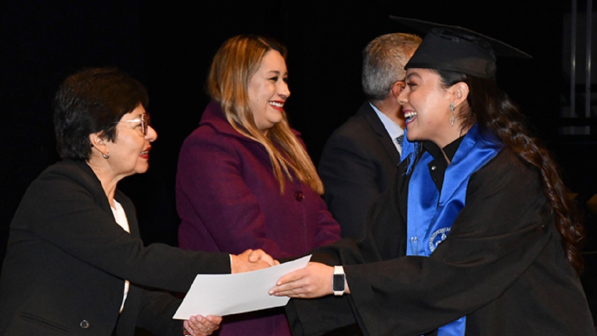 Rectora Lilia Cedillo preside graduación de la Licenciatura en Estomatología