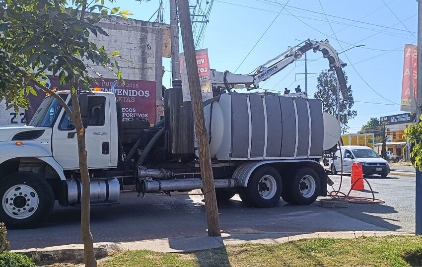  SOSAPACH realiza desazolve por taponamiento en la red de alcantarillado sanitario de San Sebastián Tepalcatepec