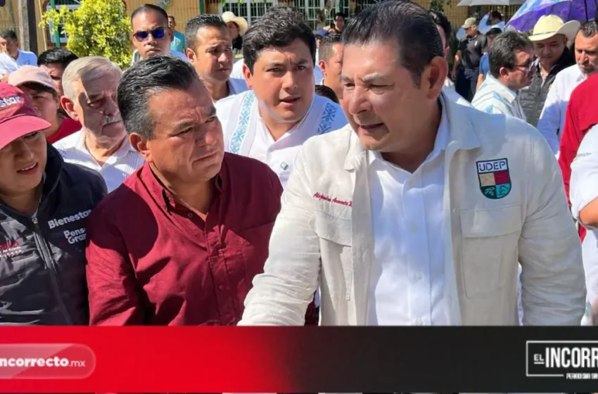  Armenta exhibe a alcalde de Xicotepec por sobrecosto en obra; ordena auditoría