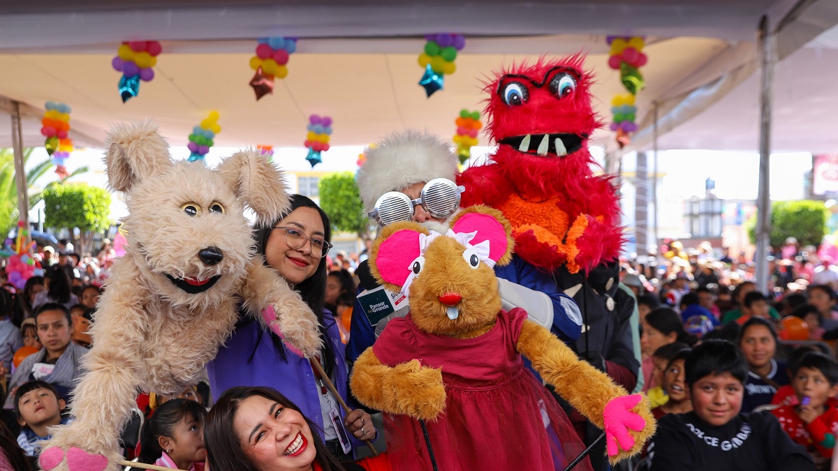 Con alegría y sensibilidad, gobierno de Puebla entrega miles de juguetes en 27 microrregiones