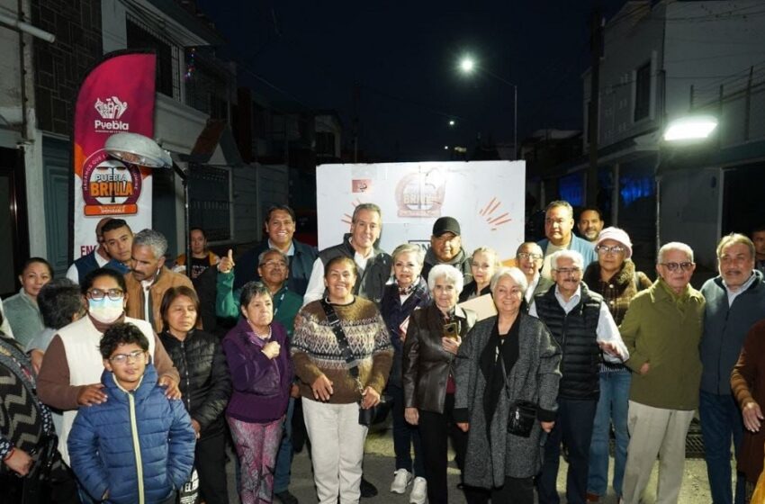  Enciende Pepe Chedraui luminarias modernizadas con LED en Villa Encantada con Puebla Brilla