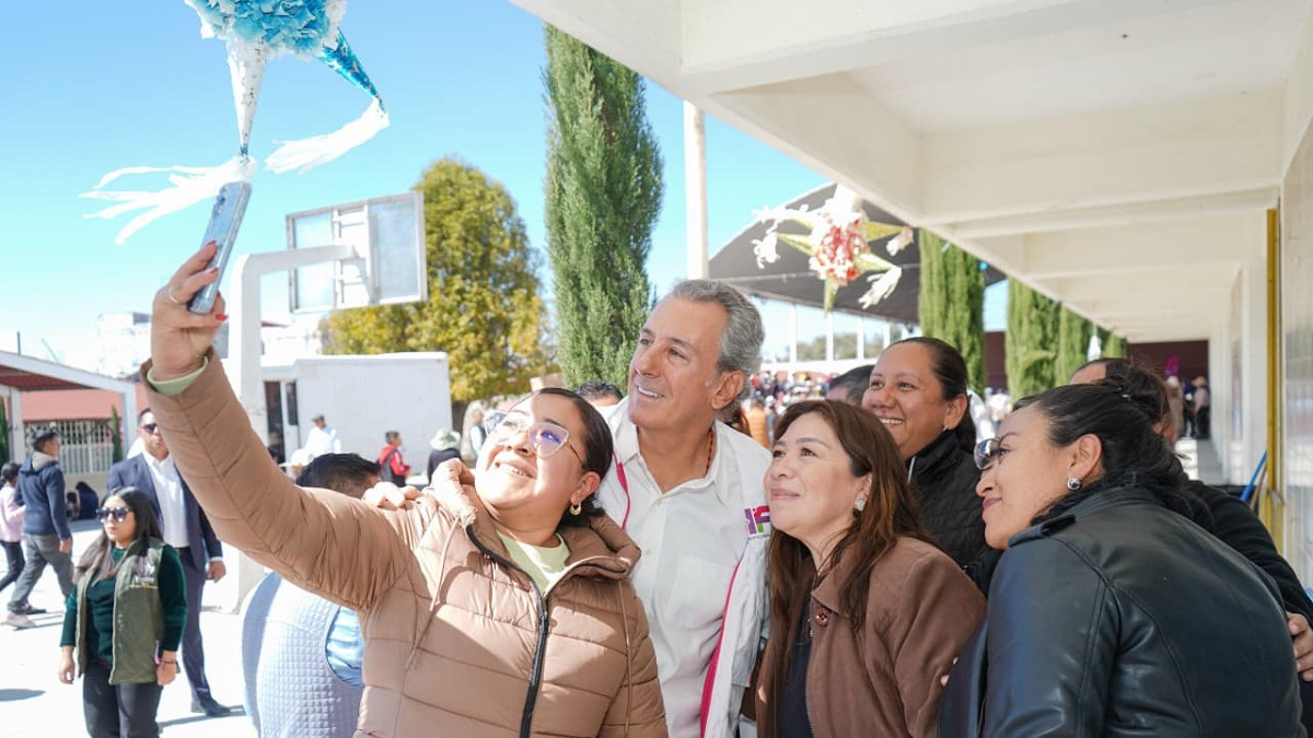 Entregan Pepe Chedraui y MariElise Budib cobertores en San Miguel Canoa