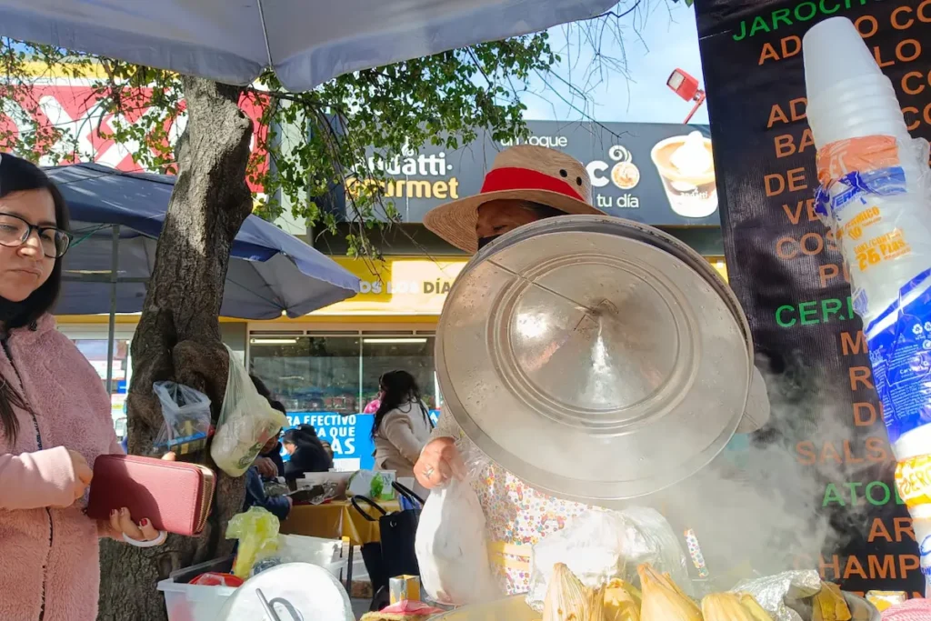 Incrementan 40% ventas de bebidas calientes y tamales por frente frío
