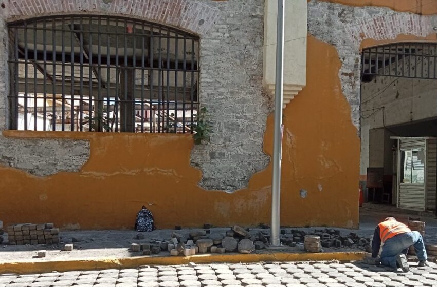  Instruye Pepe Chedraui mantenimiento de banquetas en el Centro Histórico