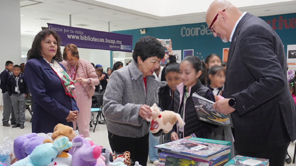 La Rectora de la BUAP participa en la campaña “Regala una sonrisa”