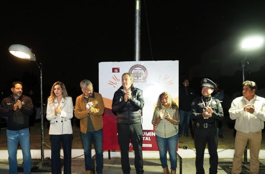  Llega Puebla Brilla a Jardines de Santa Rosa; inaugura Pepe Chedraui 201 luminarias Led