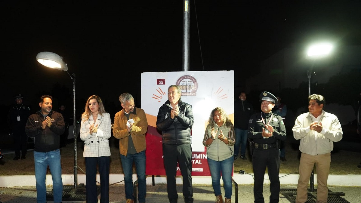 Llega Puebla Brilla a Jardines de Santa Rosa; inaugura Pepe Chedraui 201 luminarias Led