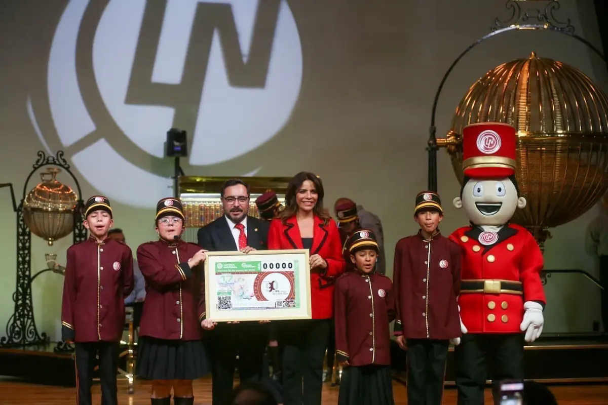 Realiza Lotería Nacional sorteo por los 90 años del IPN