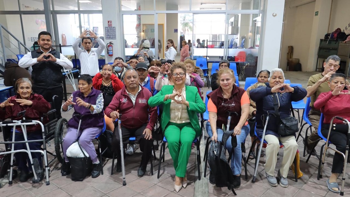 SMDIF Cuautlancingo entrega aparatos funcionales