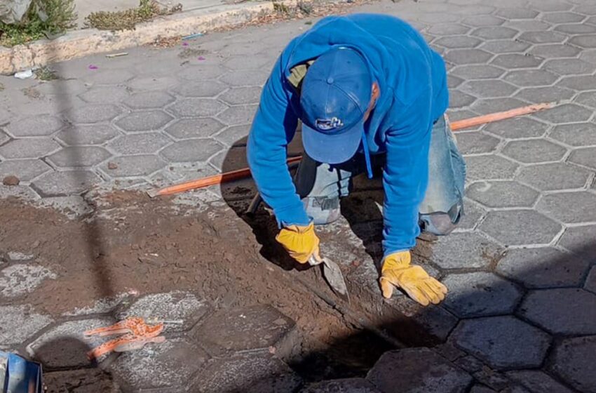  SOSAPACH atiende de manera inmediata fugas de agua en la cabecera municipal de San Pedro Cholula