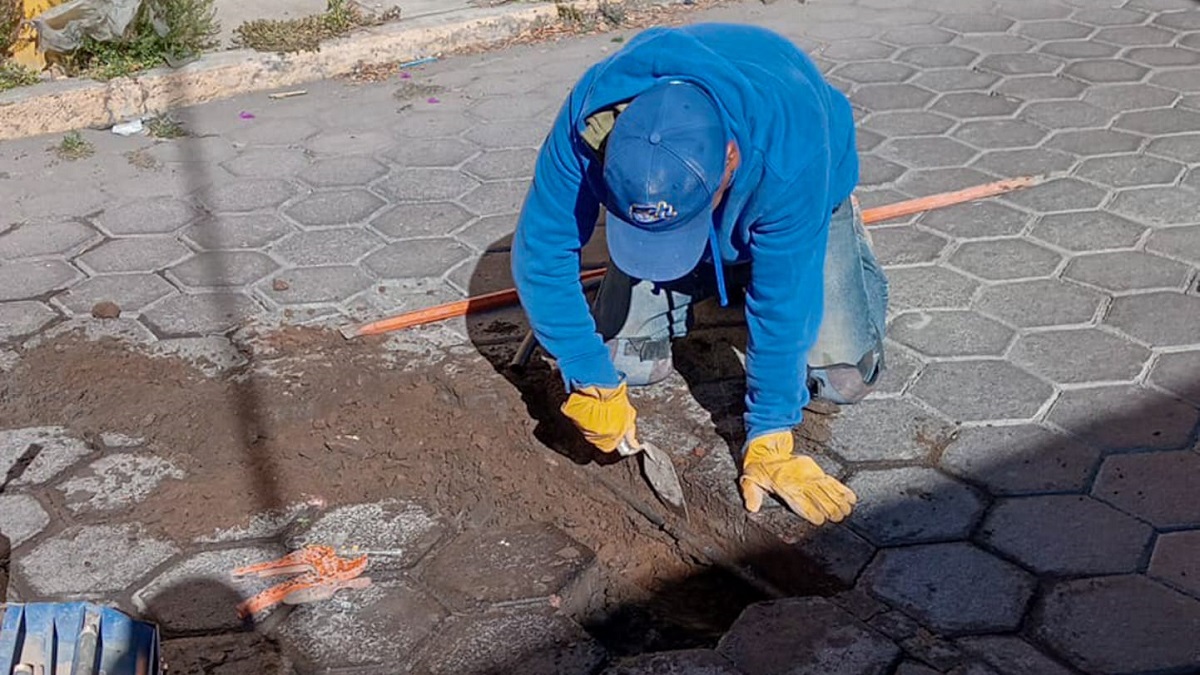 SOSAPACH atiende de manera inmediata fugas de agua en la cabecera municipal de San Pedro Cholula