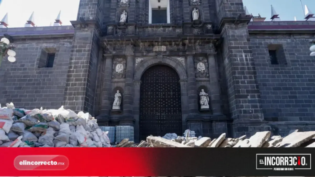 Continúa rehabilitación del atrio de la Catedral de Puebla para preservar su valor histórico