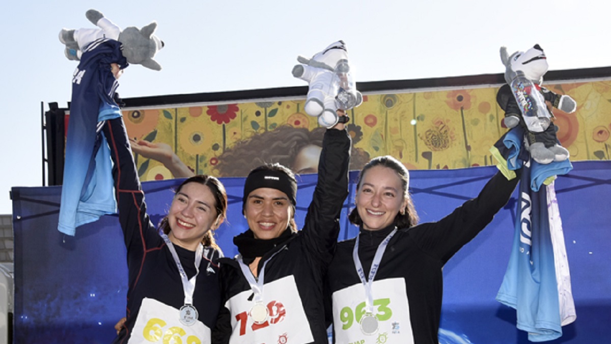 Corren 4 kilómetros en la BUAP para conmemorar 75 aniversario de la FCFM