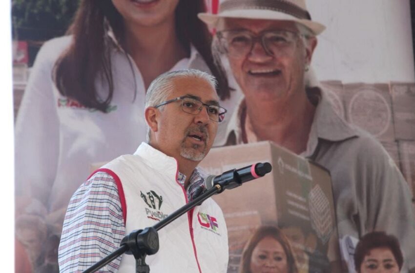  Gobierno de Pepe Chedraui entregó apoyos alimentarios a familias de Guadalupe Tecola