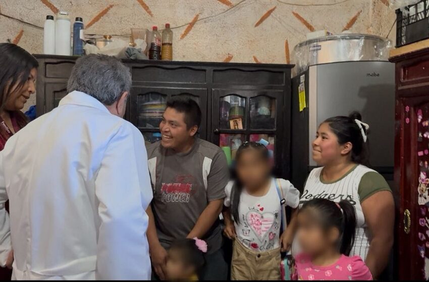  Gobierno estatal brinda atención cercana y permanente a familias en Huauchinango