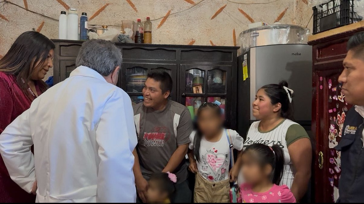 Gobierno estatal brinda atención cercana y permanente a familias en Huauchinango