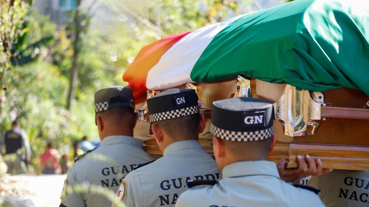 Guardia nacional rinde honores póstumos a sargento poblano caído en Jalisco