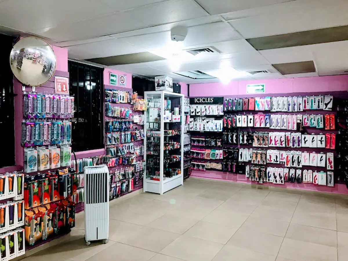 Kits para no perder la llama del amor ofrece sex shop en Puebla para este San Valentín