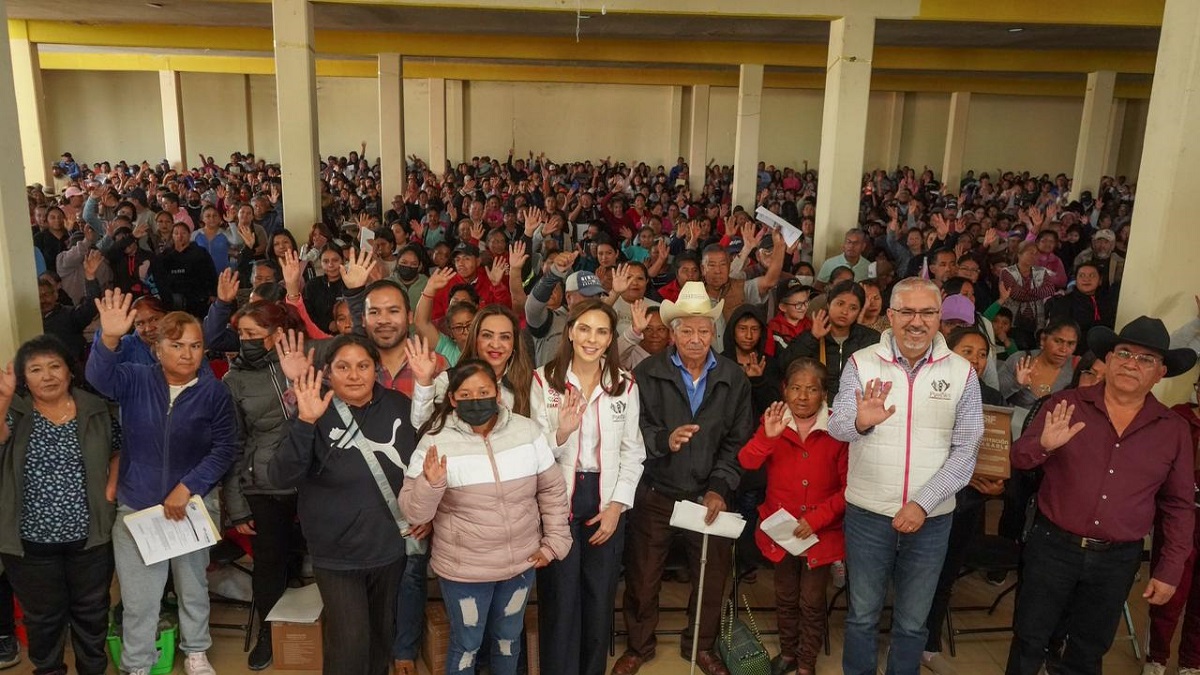 MariElise Budib brinda apoyos alimentarios a familias de San Francisco Totimehuacan