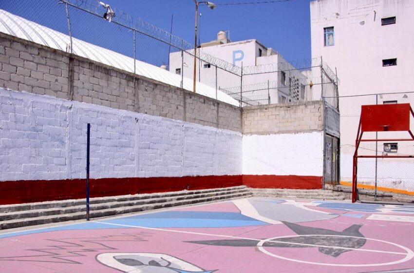  Realiza Gobierno de Pepe Chedraui Jornada de Pintura en Cancha La Rosa