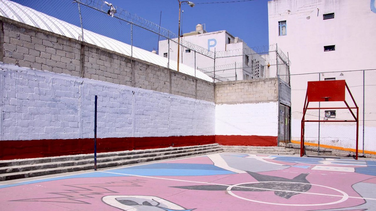 Realiza Gobierno de Pepe Chedraui Jornada de Pintura en Cancha La Rosa