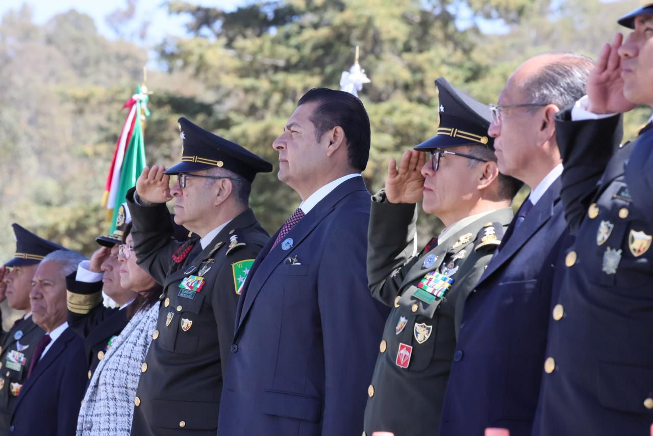 "Recuperar la paz y seguridad es nuestro deber": Armenta Mier en el Día de la Bandera
