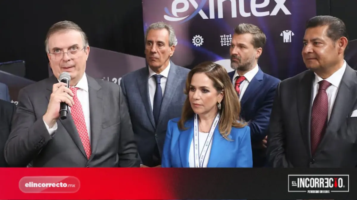 Armenta pide que Puebla sea sede de la Feria Internacional de la Industria Textil; Ebrard lo respalda