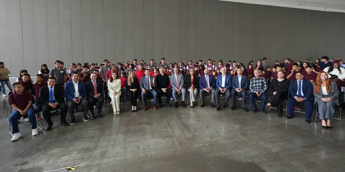 Armenta y Chedraui presentan la FIFA World Cup Trophy Tour 2026 en Puebla Capital