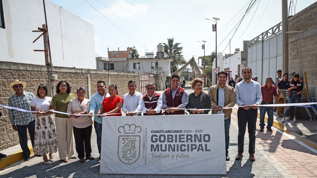 Cuautlancingo rompe décadas de abandono con pavimentación en Privada Santa Bárbara