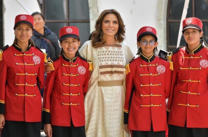  Devela la Presidenta Claudia Sheinbaum billete de Lotería que rinde homenaje a Margarita Maza