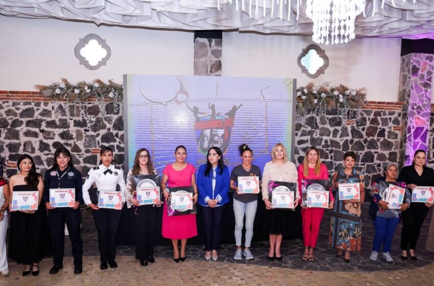  En San Andrés Cholula reconocen a mujeres destacadas