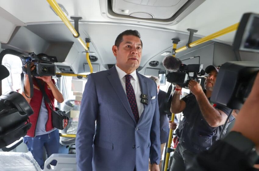  Entrega Armenta más de 11 mdp a fondo perdido para unidades nuevas de transporte público